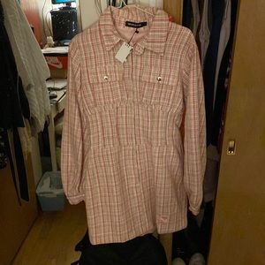 Fits snug around high waist.. is a size large but is NOT a LARGE.. med at best